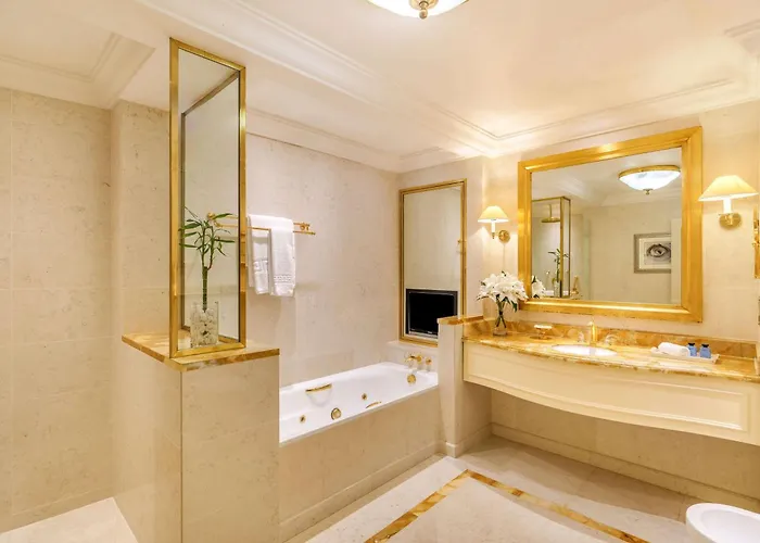 Luxury hotel only: Moevenpick Hotel Al Khobar